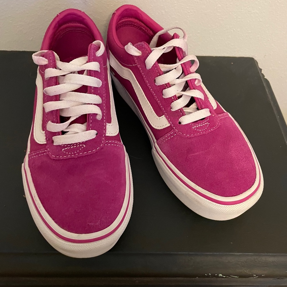 Women’s Vans suede Old Skool fuschia size 6.5